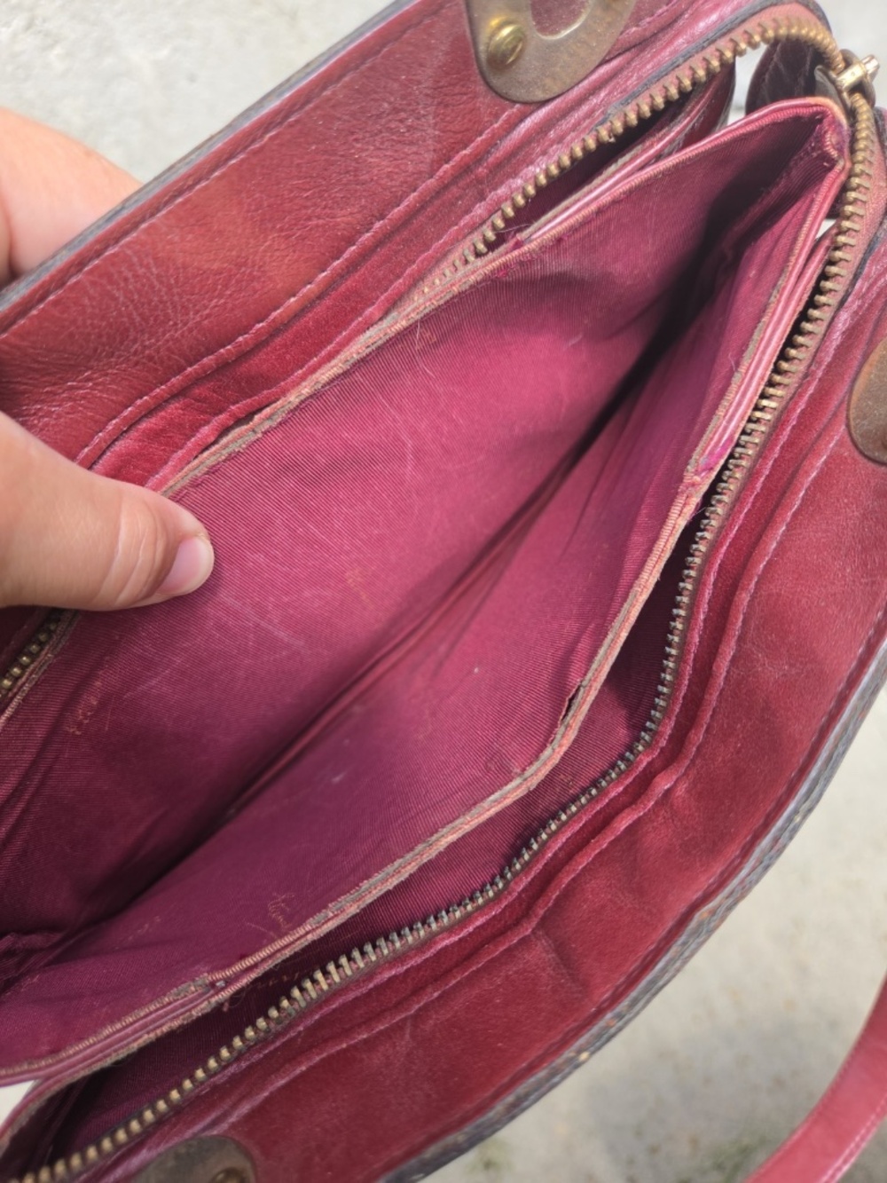 Vintage 70s Etienne Aigner Oxblood Leather Shoulder Bag Organizer Purse - Picture 6 of 16